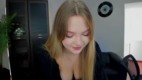 mariarobinsone online show from October 4, 11:41 am