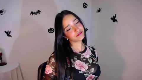 Snapshot of marie_daved chatting on October 30, 1:29 am Nicolle online show from October 30, 1:29 am