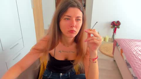 Snapshot of marie_marie03 chatting on June 8, 5:41 am Marie online show from June 8, 5:41 am
