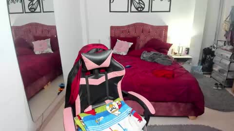 marie online show from November 10, 2:10 am