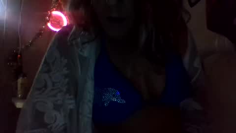Snapshot of mariecastle517 chatting on June 2, 6:21 pm mariecastle517 online show from June 2, 6:21 pm