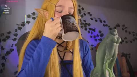 Mariel Gold online show from October 7, 5:37 am