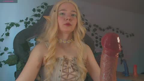 Snapshot of mariel_a_gold chatting on April 2, 7:17 am Mariel Gold online show from April 2, 7:17 am