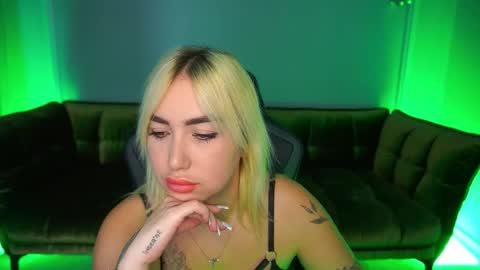 Snapshot of mariellavv chatting on October 20, 8:09 pm Mariella online show from October 20, 8:09 pm