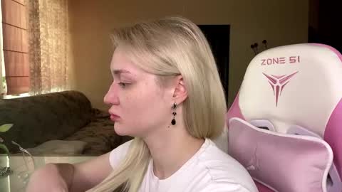 Hey Im Ash  I think together we can hit first 10 thumbs up online show from March 7, 9:06 am