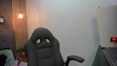 Snapshot of mariiajose_cruz chatting on February 19, 11:39 am mariiajose_cruz online show from February 19, 11:39 am