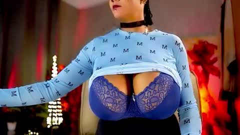 Snapshot of mariicha chatting on October 1, 10:38 pm Nikita - Scroll down and read my bio please. New Pictures in Bio online show from October 1, 10:38 pm