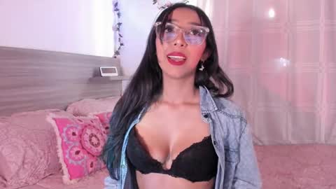 Luna Dulk online show from December 3, 1:53 pm