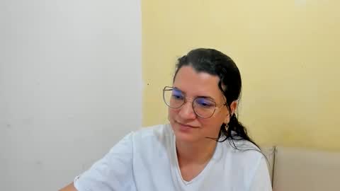 Snapshot of marilyn_garcia chatting on April 1, 1:34 pm MARILYN SEXY online show from April 1, 1:34 pm