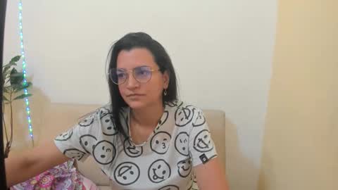 Snapshot of marilyn_garcia chatting on April 22, 4:19 pm MARILYN SEXY online show from April 22, 4:19 pm