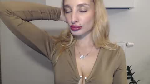 Snapshot of marilyndevilish chatting on January 3, 9:15 pm MarilynDevilish online show from January 3, 9:15 pm