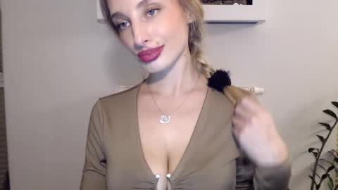 Snapshot of marilyndevilish chatting on January 16, 6:59 pm MarilynDevilish online show from January 16, 6:59 pm