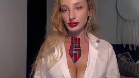 Snapshot of marilyndevilish chatting on September 10, 7:47 pm MarilynDevilish online show from September 10, 7:47 pm