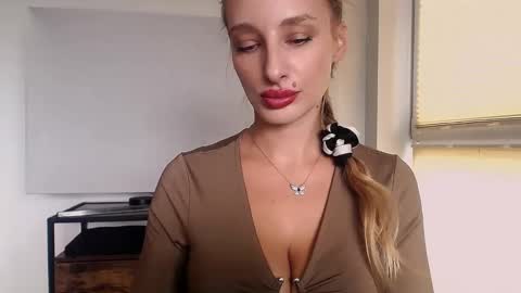 Snapshot of marilyndevilish chatting on September 17, 7:32 am MarilynDevilish online show from September 17, 7:32 am