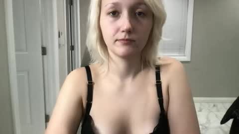 Snapshot of marilynxo7 chatting on February 22, 5:08 am marilynxo7 online show from February 22, 5:08 am