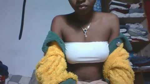 Snapshot of marinagold69 chatting on May 16, 12:40 am marinagold69 online show from May 16, 12:40 am
