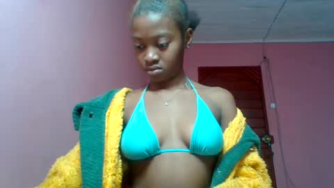 Snapshot of marinagold69 chatting on July 6, 8:11 am marinagold69 online show from July 6, 8:11 am