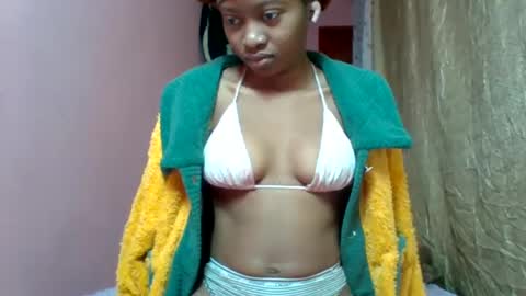 Snapshot of marinagold69 chatting on July 19, 7:23 am marinagold69 online show from July 19, 7:23 am