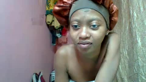 Snapshot of marinagold69 chatting on August 4, 4:37 am marinagold69 online show from August 4, 4:37 am