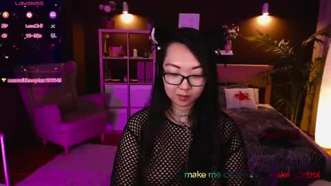 Snapshot of marine_vact chatting on March 6, 8:37 pm Marine  online show from March 6, 8:37 pm