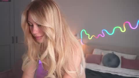 Snapshot of marisii chatting on April 26, 3:10 pm Mary online show from April 26, 3:10 pm