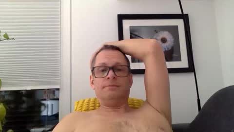 Snapshot of mark32571 chatting on April 16, 8:48 am Little Mark online show from April 16, 8:48 am