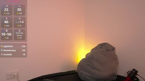 Snapshot of mark_broown_ chatting on April 23, 9:39 pm mark_broown_ online show from April 23, 9:39 pm