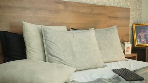 Mark online show from February 3, 11:15 pm