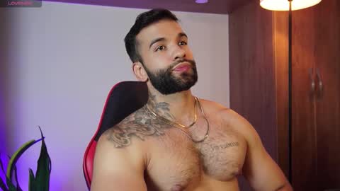 Mark online show from November 15, 9:54 pm