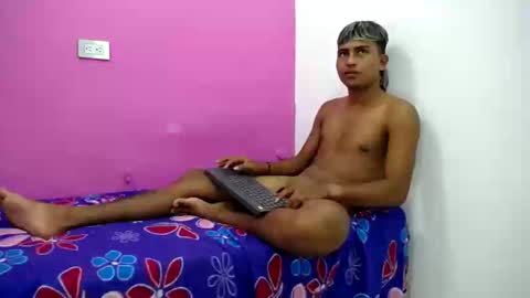 Snapshot of mark_latin18 chatting on February 5, 10:22 pm mark_latin18 online show from February 5, 10:22 pm