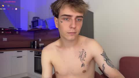 Snapshot of mark_lovrov chatting on October 4, 10:46 am Mark 3 online show from October 4, 10:46 am