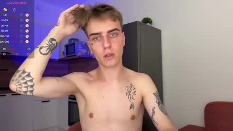 Snapshot of mark_lovrov chatting on October 11, 11:20 am Mark 3 online show from October 11, 11:20 am