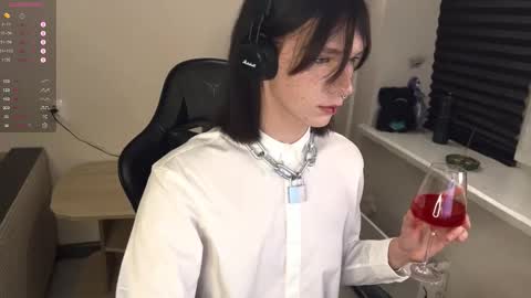 Mark online show from October 31, 4:52 pm