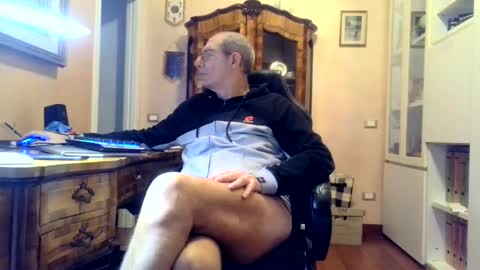 Snapshot of markmarkmark00 chatting on December 19, 8:23 am markmarkmark00 online show from December 19, 8:23 am