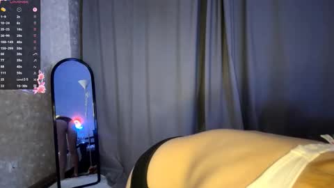 Olivia online show from December 1, 2:00 pm