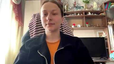 Snapshot of marlenahuit chatting on June 26, 5:23 am Lena online show from June 26, 5:23 am