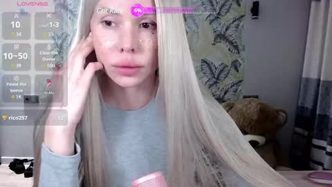 Snapshot of marmalade_fox chatting on March 6, 1:35 pm Marmalade Fox online show from March 6, 1:35 pm