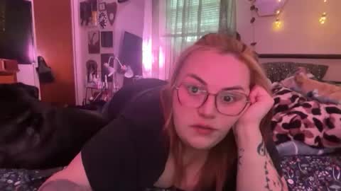 Snapshot of maroon_moon chatting on April 22, 10:44 pm maroon_moon online show from April 22, 10:44 pm