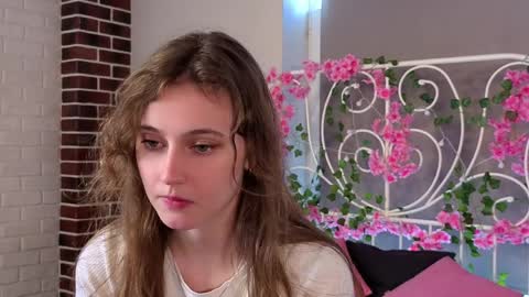 Andriella online show from April 8, 9:42 am