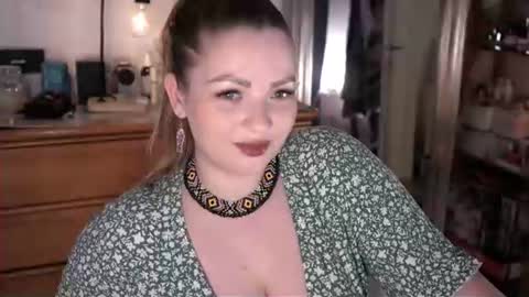 Snapshot of marrygrayes chatting on June 17, 8:54 pm Maria online broadcast from Tuesday to Suturday from 6 pm to 12 pm Germany time Sunday-Monday offline online show from June 17, 8:54 pm