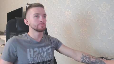 Snapshot of marselle_looker chatting on December 24, 10:11 am Marselle online show from December 24, 10:11 am