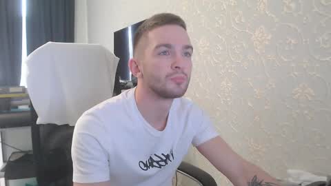 Snapshot of marselle_looker chatting on February 16, 9:37 am Marselle online show from February 16, 9:37 am