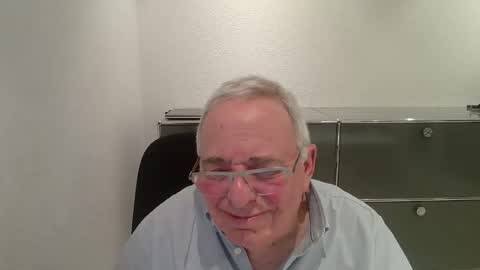 martin_1947 online show from February 15, 8:49 pm