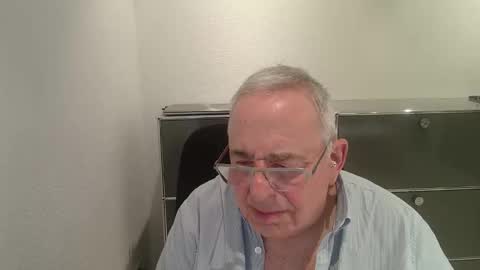 martin_1947 online show from April 4, 6:38 pm
