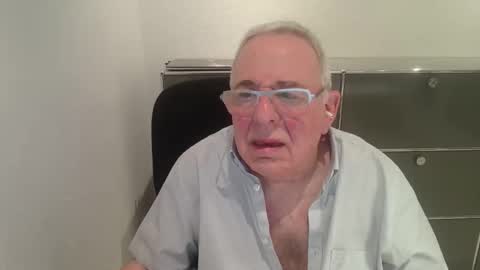 martin_1947 online show from April 7, 9:48 pm