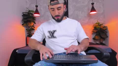 Martin Foster online show from April 4, 4:00 am