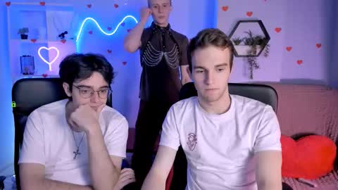 Snapshot of martin_neil chatting on February 14, 8:27 pm Martin online show from February 14, 8:27 pm