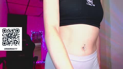 Snapshot of martina_adams chatting on December 6, 3:30 am mari online show from December 6, 3:30 am