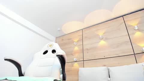 martina touss  online show from February 5, 1:04 am