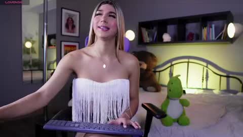 martinaa_rose online show from June 18, 12:09 pm